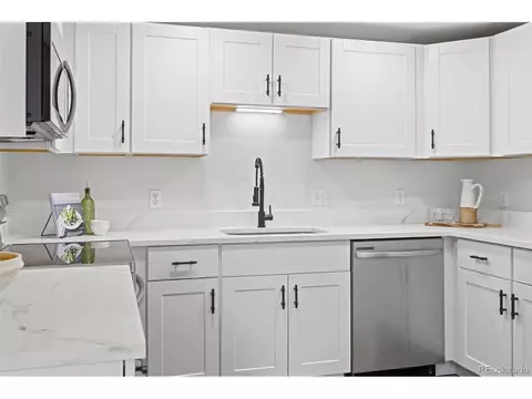 Kitchen - 12149 W Chenango Dr, Morrison, CO 80465 photo 2 of 4