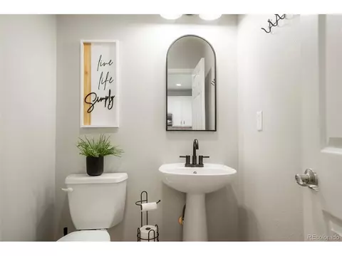 8427 E 35th Ave, Denver, CO 80238 photo 6