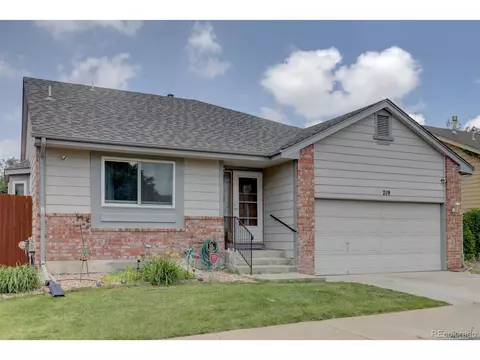719 Kittredge St, Aurora, CO 80011