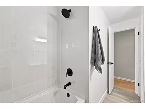 Bath - 5402 E Warren Ave, Denver, CO 80222 photo 3 of 5