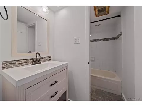 Bath - 888 N Logan St #4F, Denver, CO 80203 photo 1 of 1