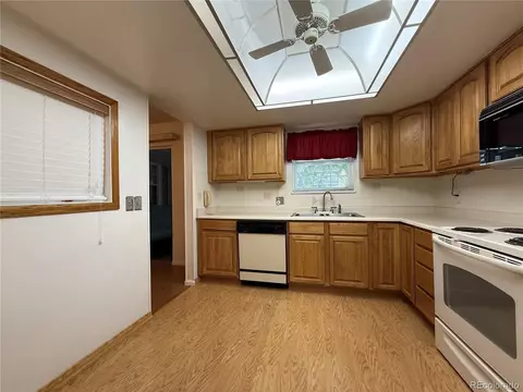 Kitchen - 13922 E Linvale Pl, Aurora, CO 80014 photo 2 of 2