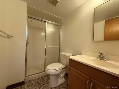 Bath - 13922 E Linvale Pl, Aurora, CO 80014 photo 6 of 6
