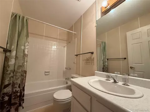 Bath - 13922 E Linvale Pl, Aurora, CO 80014 photo 4 of 6