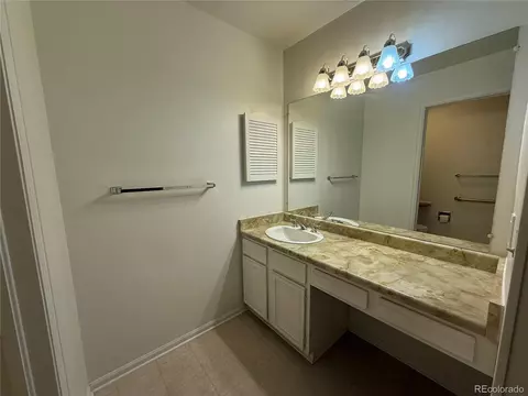 Bath - 13922 E Linvale Pl, Aurora, CO 80014 photo 2 of 6