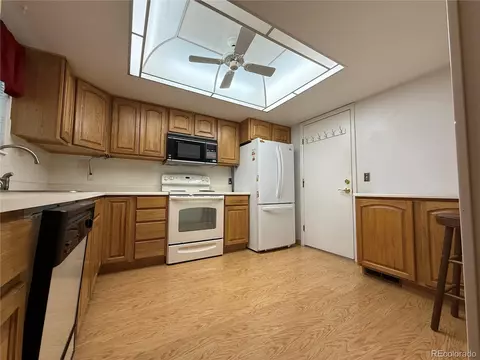 Kitchen - 13922 E Linvale Pl, Aurora, CO 80014 photo 1 of 2