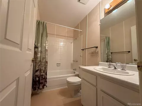 Bath - 13922 E Linvale Pl, Aurora, CO 80014 photo 5 of 6
