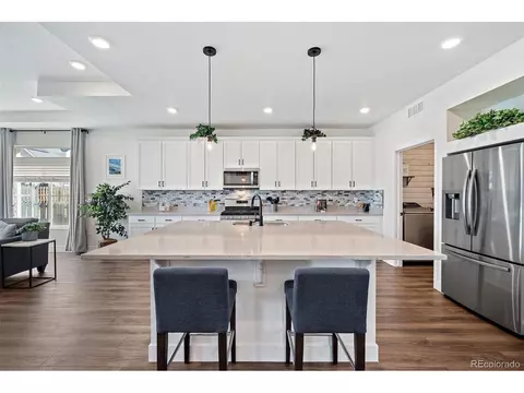 276 N Newcastle Way, Aurora, CO 80018