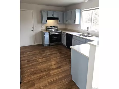 5151 Jasper St, Denver, CO 80239 photo 2