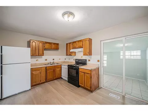 13192 Maxwell Pl, Denver, CO 80239 photo 3