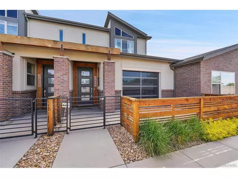 19590 E Sunset Cir, Aurora, CO 80015