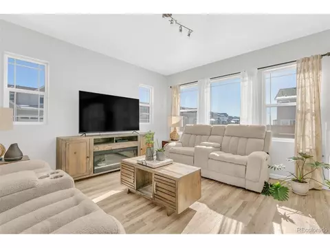 27992 E 7th Pl, Aurora, CO 80018 photo 7