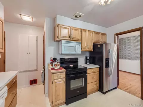5563 E Jefferson Ave, Denver, CO 80237 photo 8