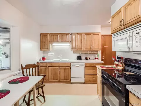 5563 E Jefferson Ave, Denver, CO 80237 photo 9