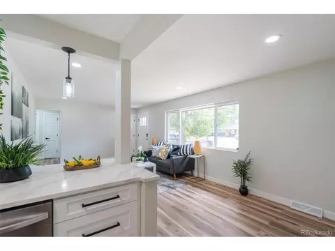 562 Lima St, Aurora, CO 80010 photo 4