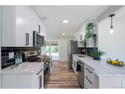 562 Lima St, Aurora, CO 80010 photo 9