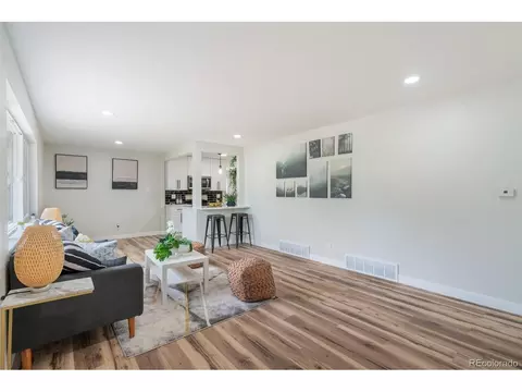 562 Lima St, Aurora, CO 80010 photo 3