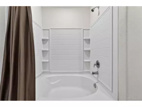 Bath - 47308 Clover Ave, Bennett, CO 80102 photo 3 of 6