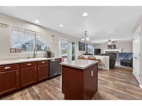 Kitchen - 6289 Viewpoint Ave, Firestone, CO 80504 photo 4 of 7