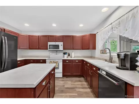 Kitchen - 6289 Viewpoint Ave, Firestone, CO 80504 photo 6 of 7