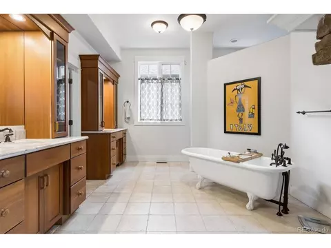 Bath - 3660 E Warren Ave, Denver, CO 80210 photo 2 of 4