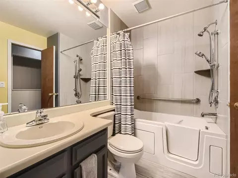 2683 E Nichols Cir, Centennial, CO 80122 photo 16