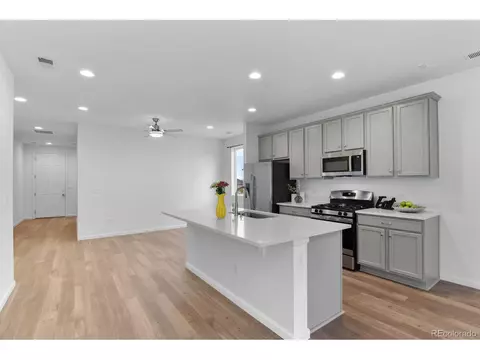 934 Waterloo St, Aurora, CO 80018 photo 7