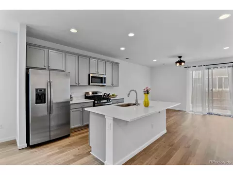 934 Waterloo St, Aurora, CO 80018 photo 5
