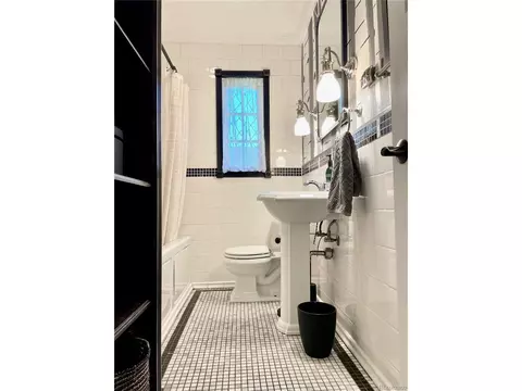 2375 Locust St, Denver, CO 80207 photo 17