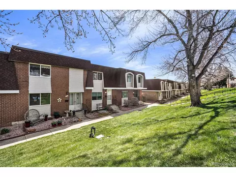 537 S Xenon Ct, Lakewood, CO 80228