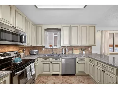 Kitchen - 5414 E 113th Ave, Thornton, CO 80233 photo 5 of 5