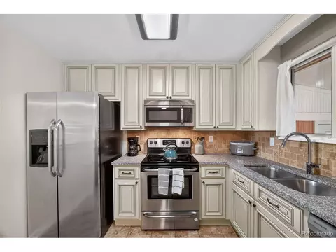 Kitchen - 5414 E 113th Ave, Thornton, CO 80233 photo 4 of 5