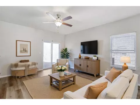 Living - 7002 Shavano Cir, Longmont, CO 80504 photo 1 of 4