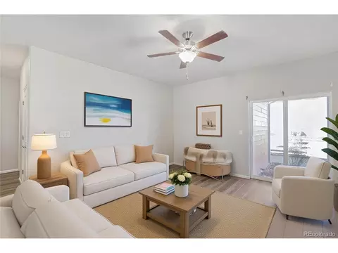 Living - 7002 Shavano Cir, Longmont, CO 80504 photo 2 of 4