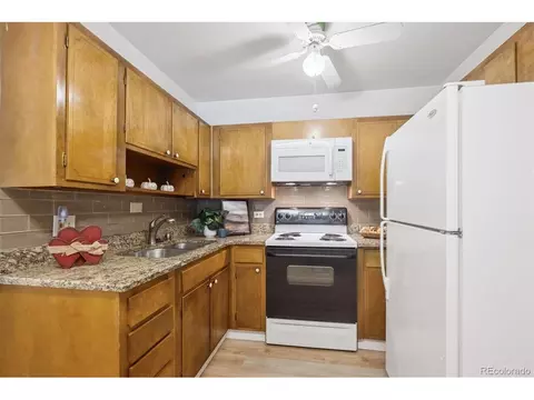 675 S Clinton St #4B, Denver, CO 80247