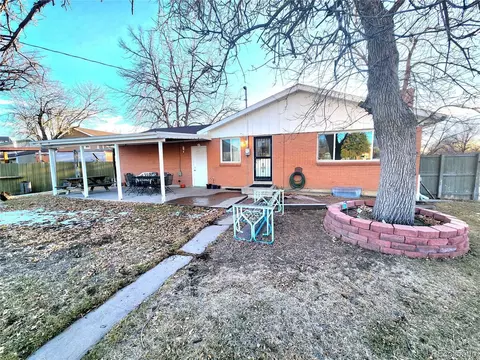 998 Elkhart St, Aurora, CO 80011