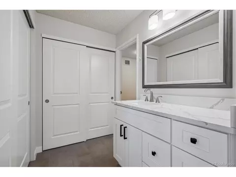 Bath - 14152 E Linvale Pl #312, Aurora, CO 80014 photo 3 of 4