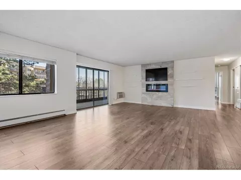 Living - 14152 E Linvale Pl #312, Aurora, CO 80014 photo 4 of 7