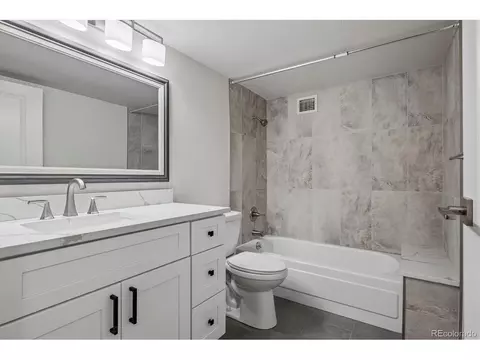 Bath - 14152 E Linvale Pl #312, Aurora, CO 80014 photo 1 of 4