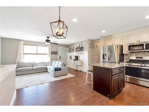 4317 S Eagle Cir, Aurora, CO 80015 photo 2