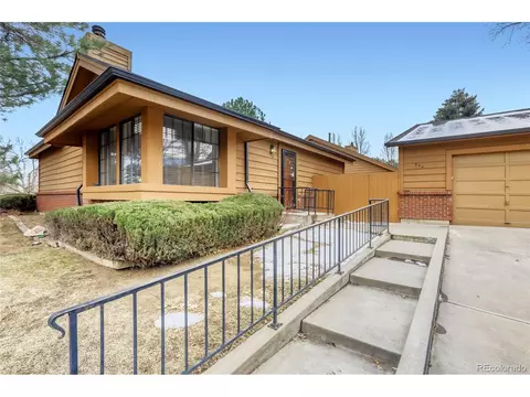 204 S Eagle Cir, Aurora, CO 80012