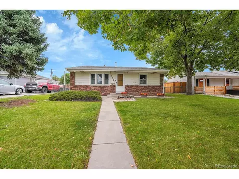 832 Geneva St, Aurora, CO 80010