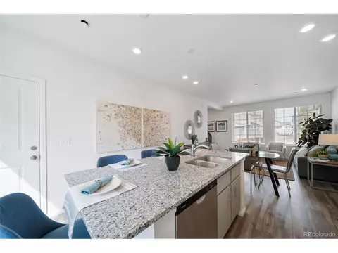 21862 E 38th Pl, Aurora, CO 80019 photo 9