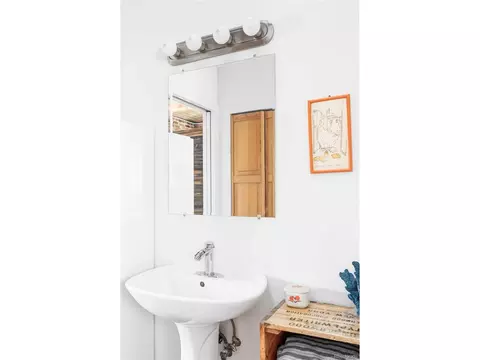 Bath - 3733 N Franklin St, Denver, CO 80205 photo 1 of 3
