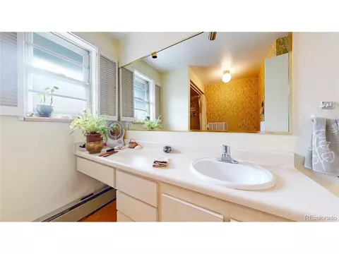 Bath - 5832 E Ithaca Pl, Denver, CO 80237 photo 6 of 8