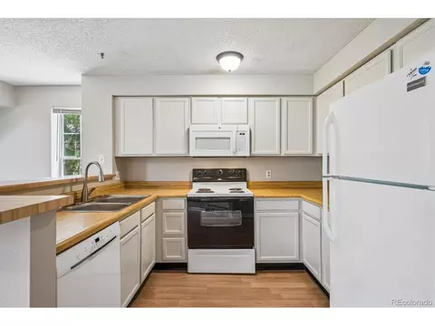 Kitchen - 13843 E Lehigh Ave #B, Aurora, CO 80014 photo 2 of 3