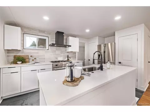 5550 E Thrill Pl, Denver, CO 80207 photo 16