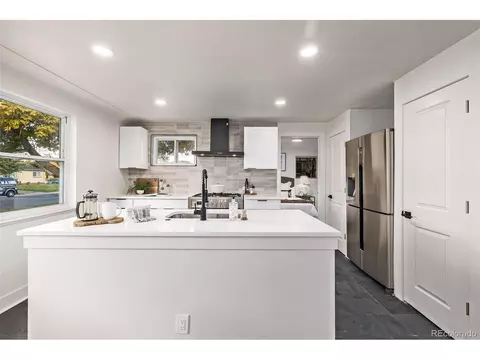 5550 E Thrill Pl, Denver, CO 80207 photo 11