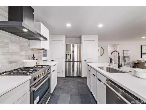 5550 E Thrill Pl, Denver, CO 80207 photo 14