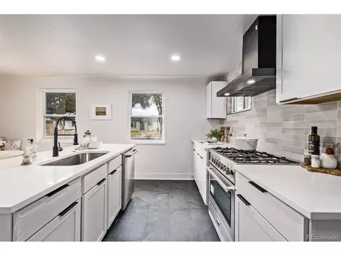 5550 E Thrill Pl, Denver, CO 80207 photo 12